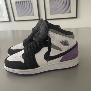 Air Jordan 1 Mid SE GS “Varsity Purple”